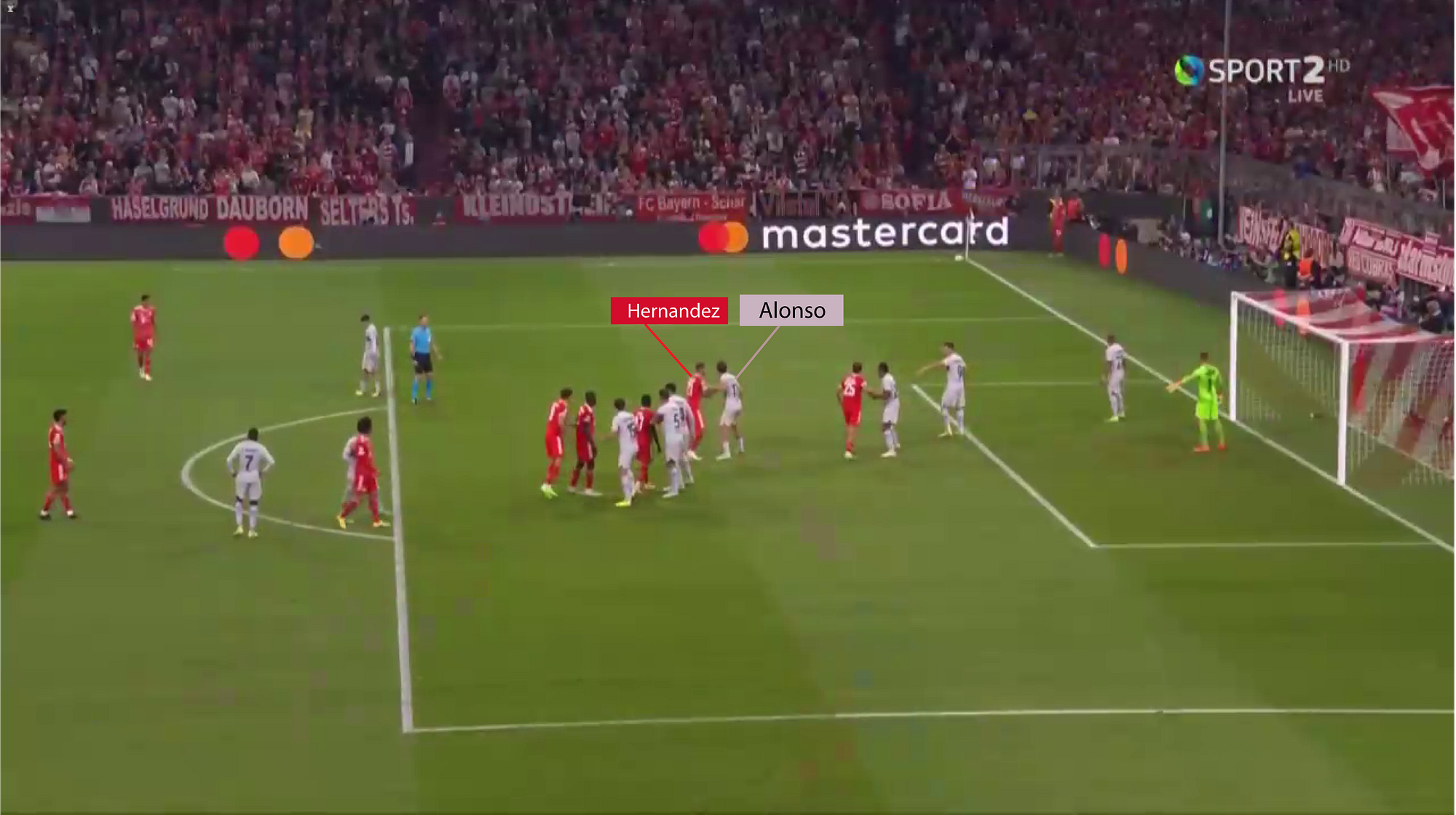 Marcos Alonso assigned to man-mark Lucas Hernandez at a Bayern corner
