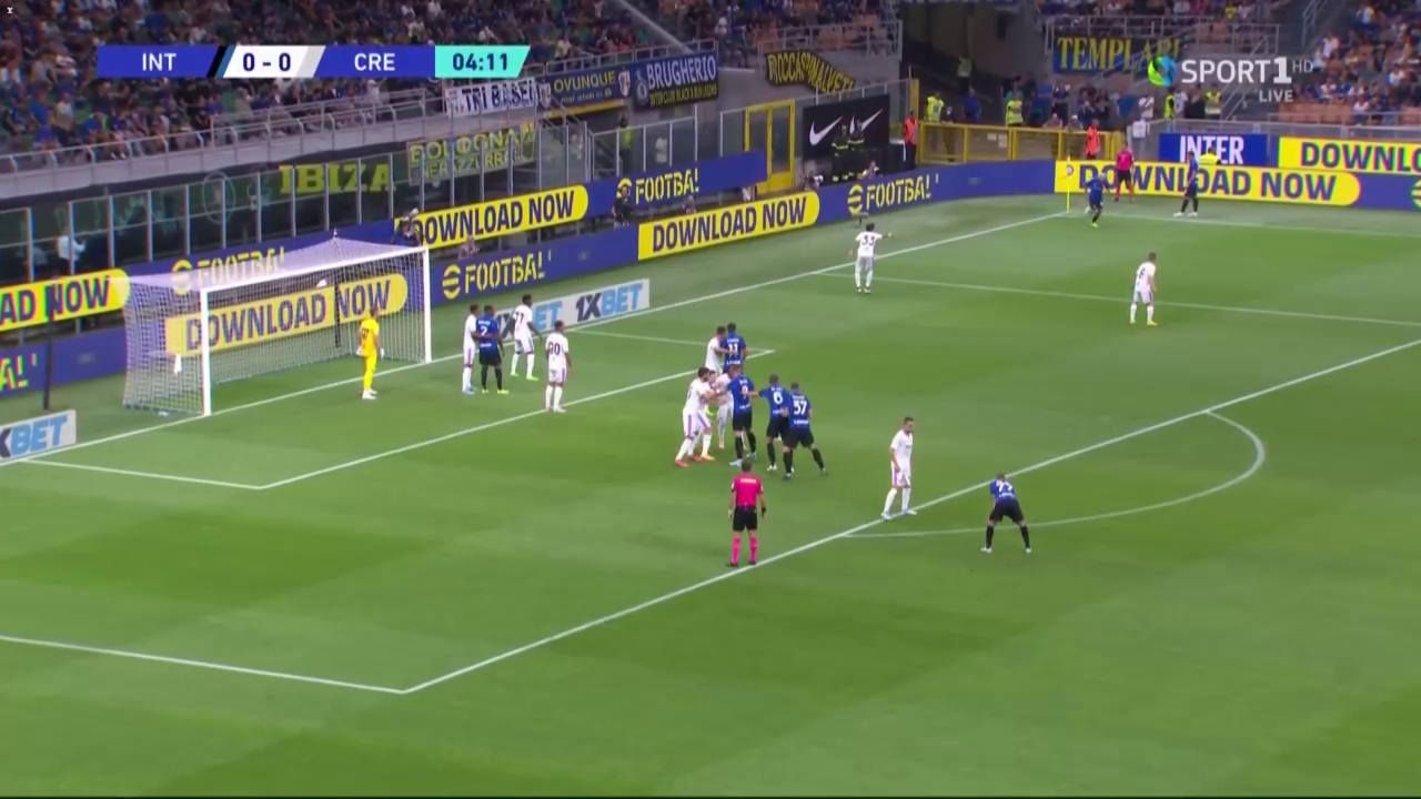 Inter running the same stack corner routine against Cremonese