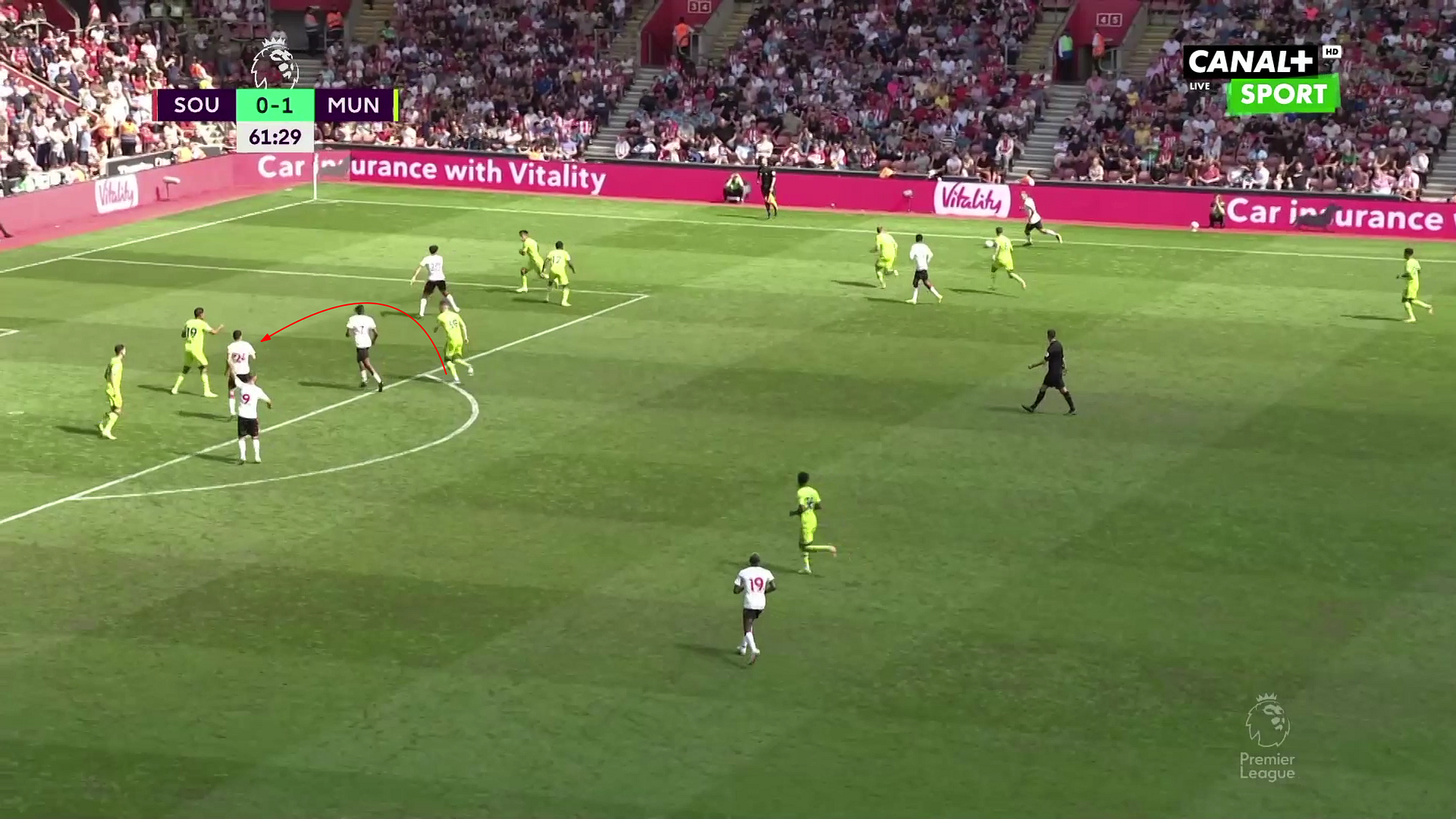 McTominay running into the space between the centre-backs