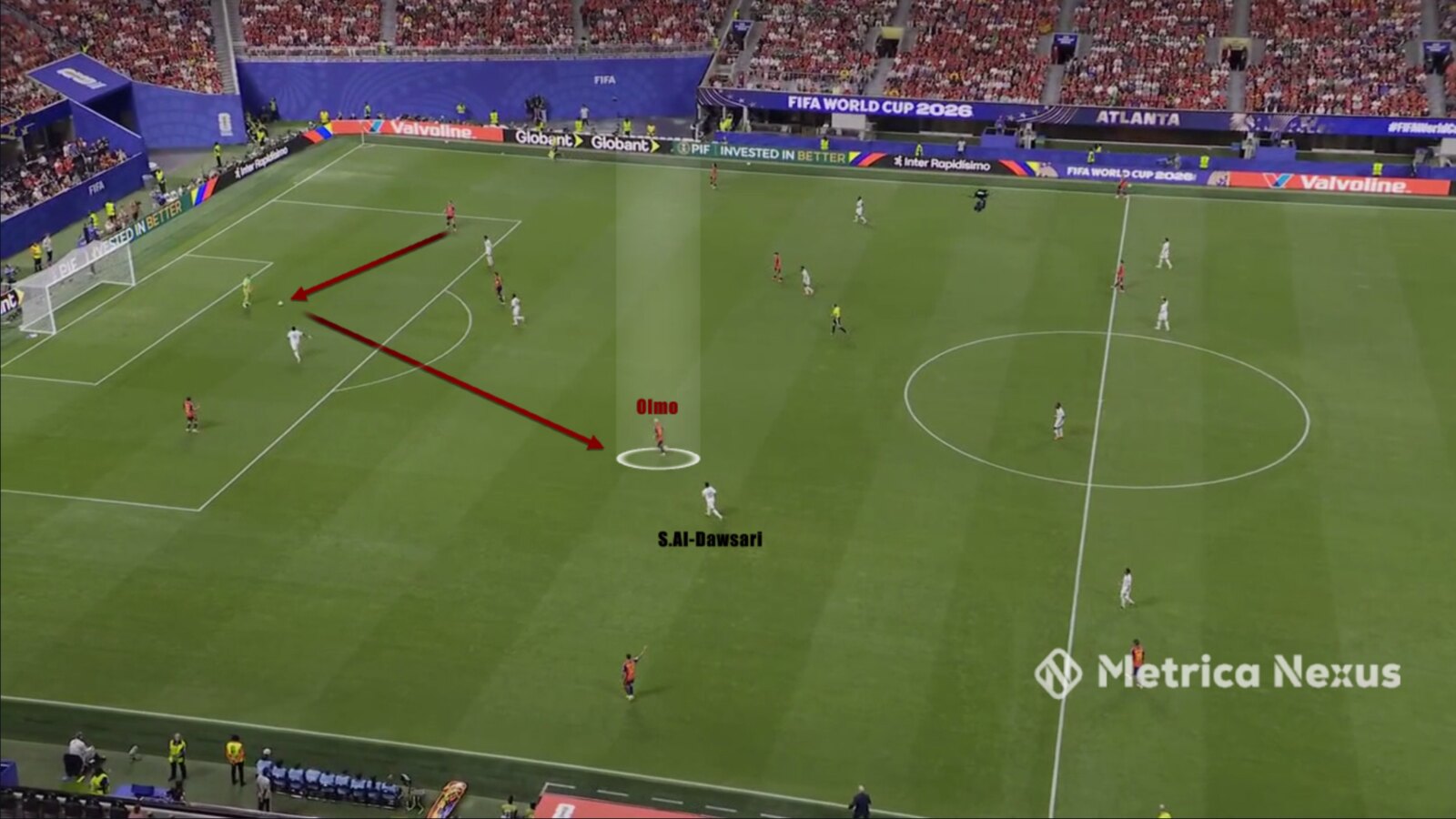 Olmo dropping into a 2-vs-1 on the right