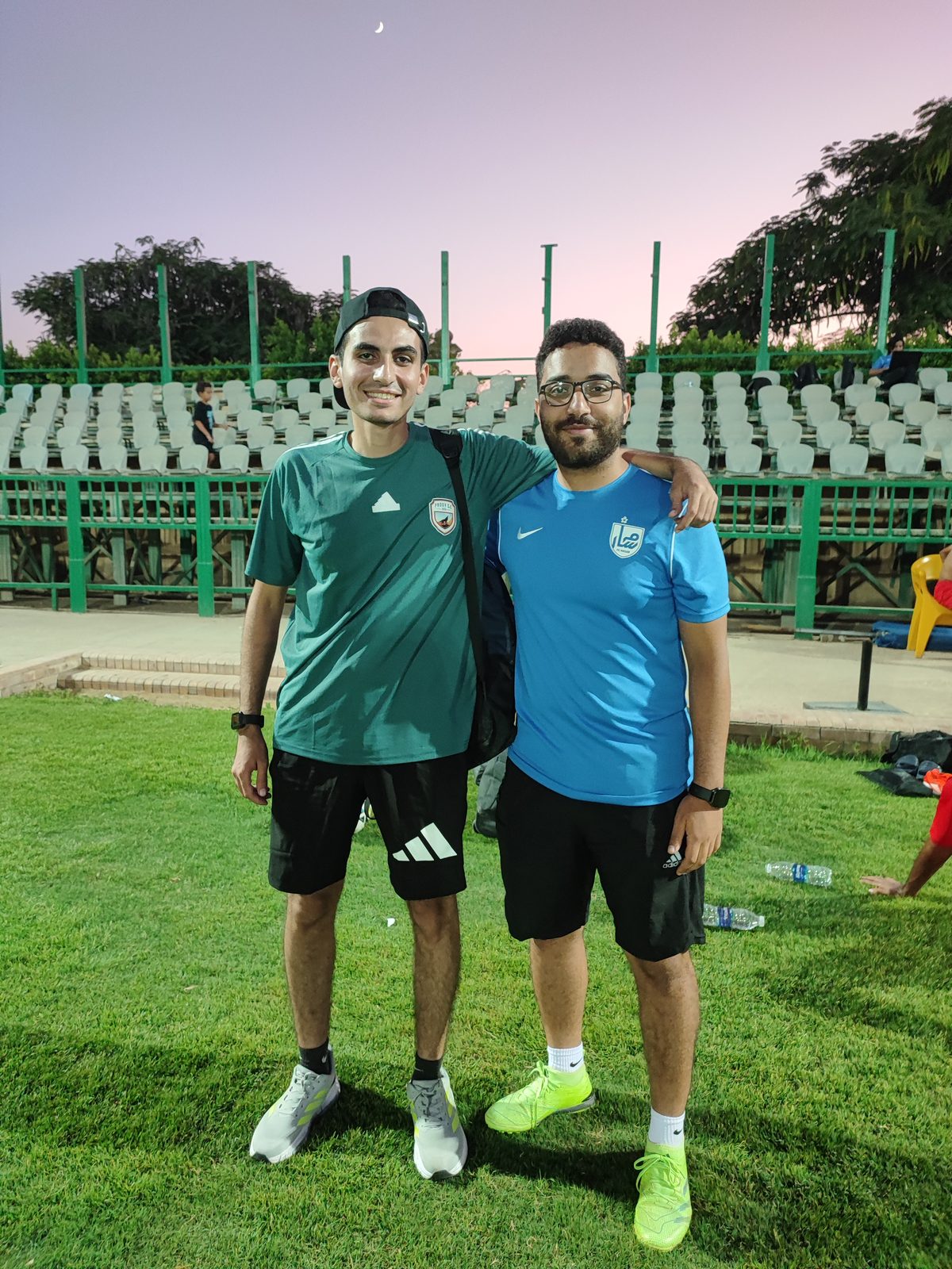 Two graduates together at pitch