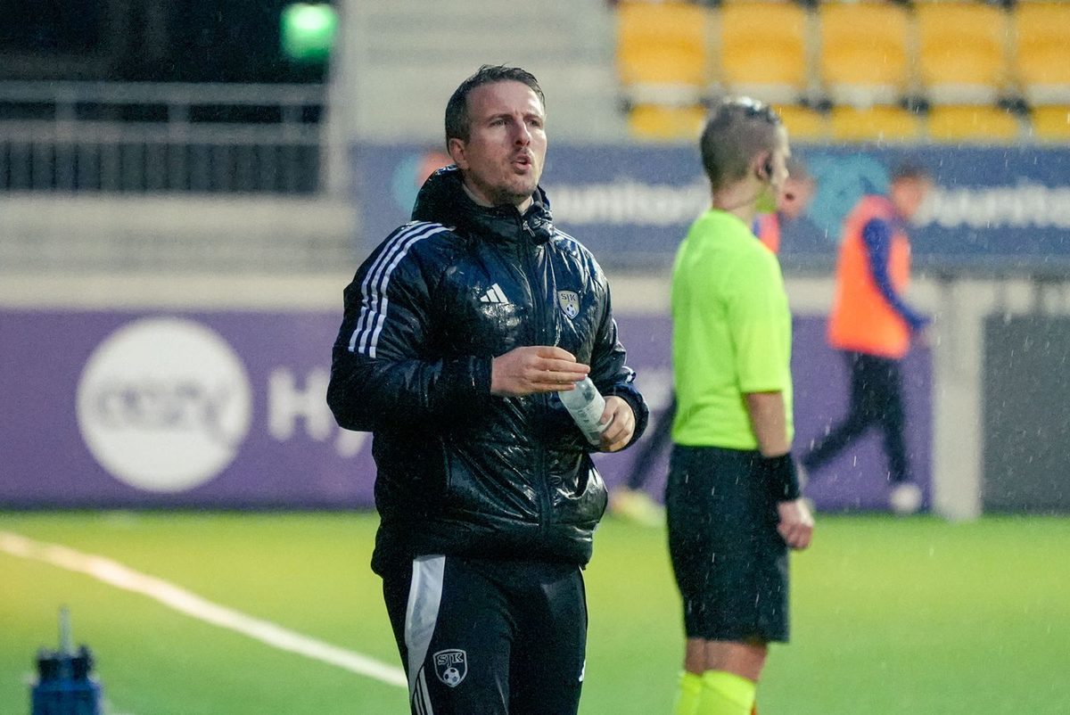 Coaching at match in rain